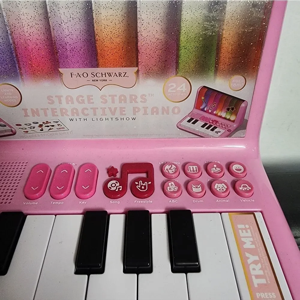 FAO Schwarz Stage Stars Interactive Piano with Lightshow, New